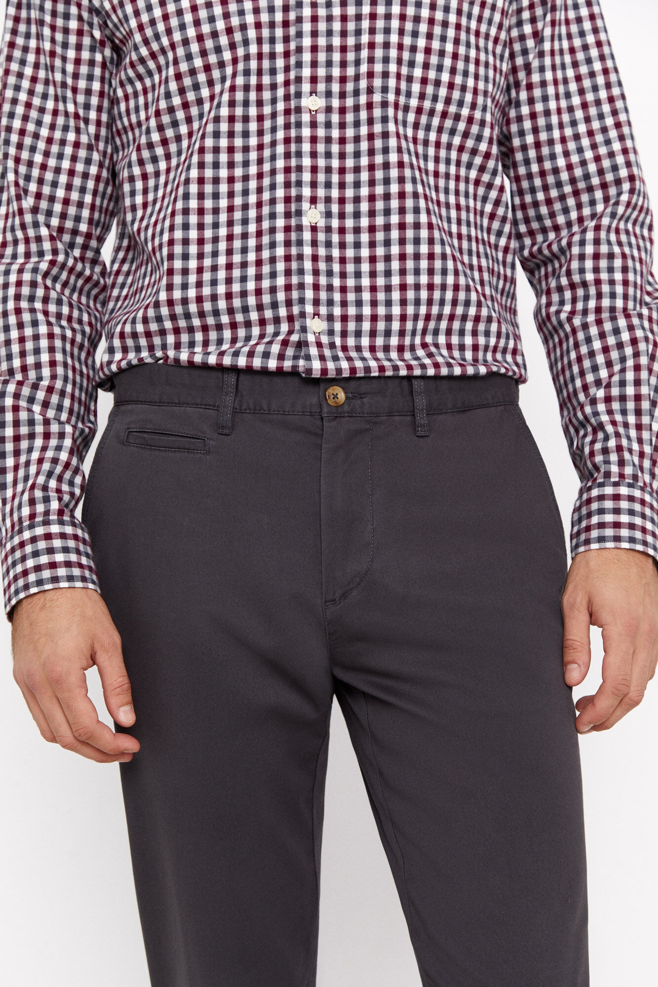 Calças chino de corte justo