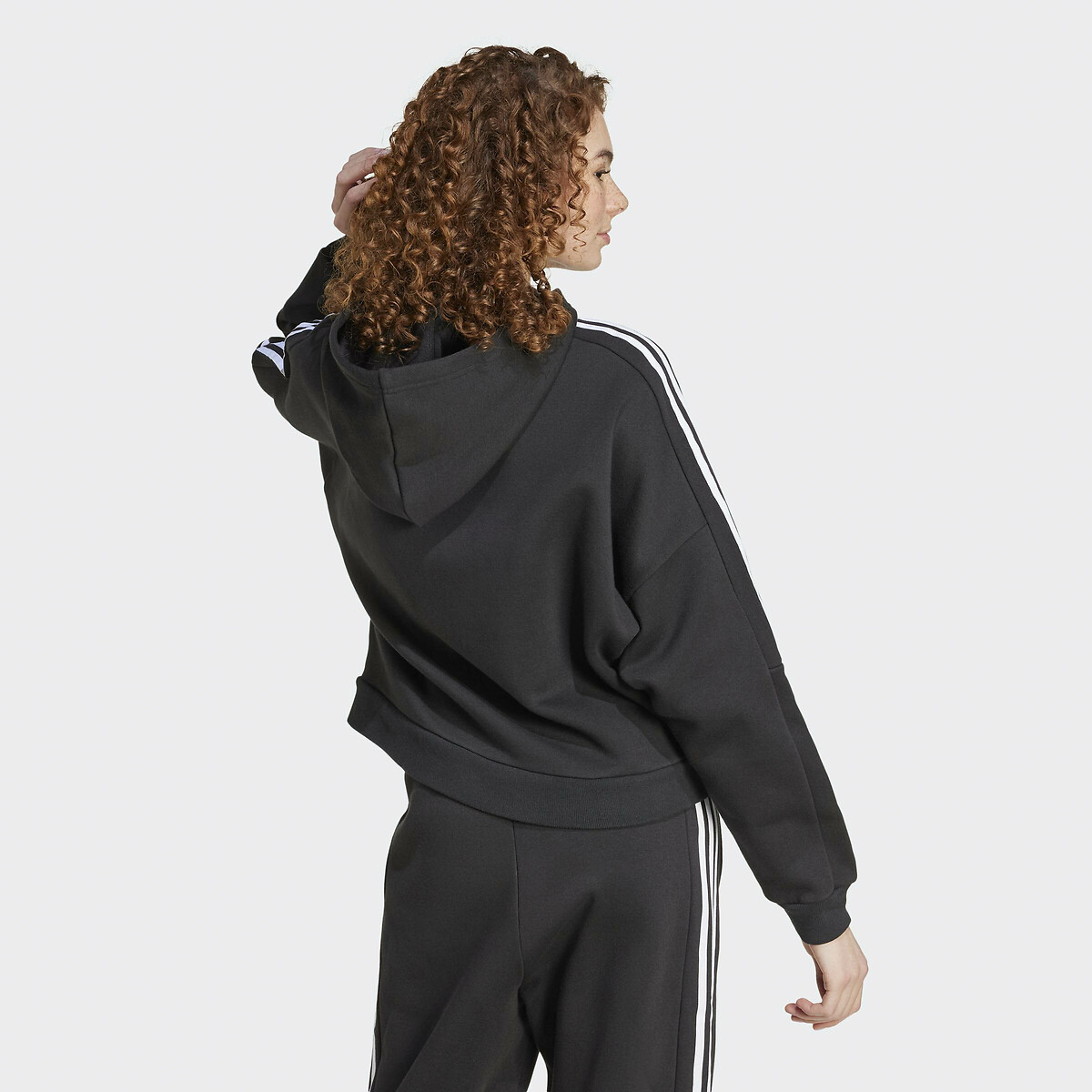 ADIDAS ROUPAS ESPORTIVAS<br>Moletom TIRO CUT com 3 listras