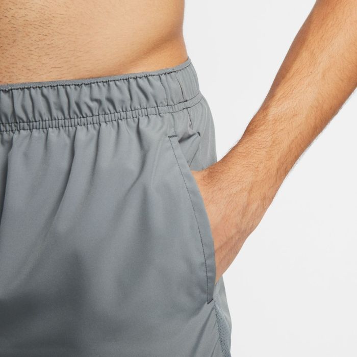 Nike Herre Shorts Dri-FIT Challenger 5 Inch Shorts Grå