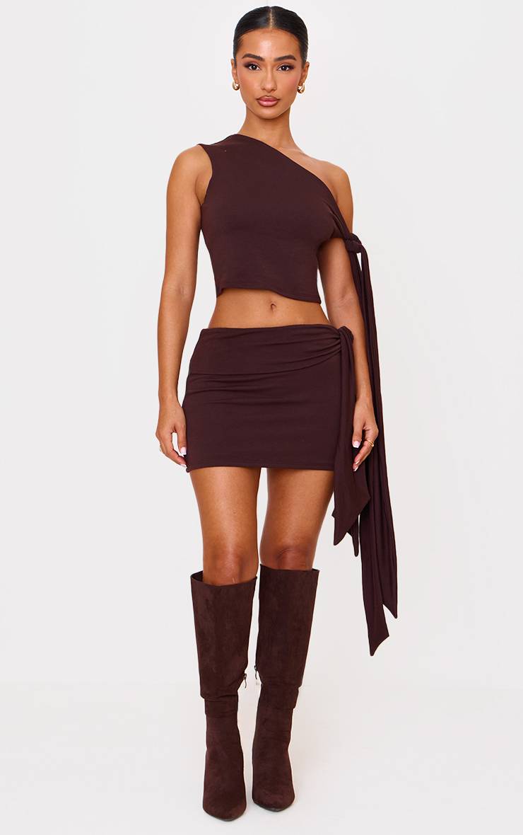 Chocolat Top Court Petite En Jersey Contour Avec Détail Nœud