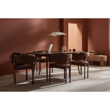 KARWEI eetkamerstoel Mae terracotta Bouclé stof met armleuning
