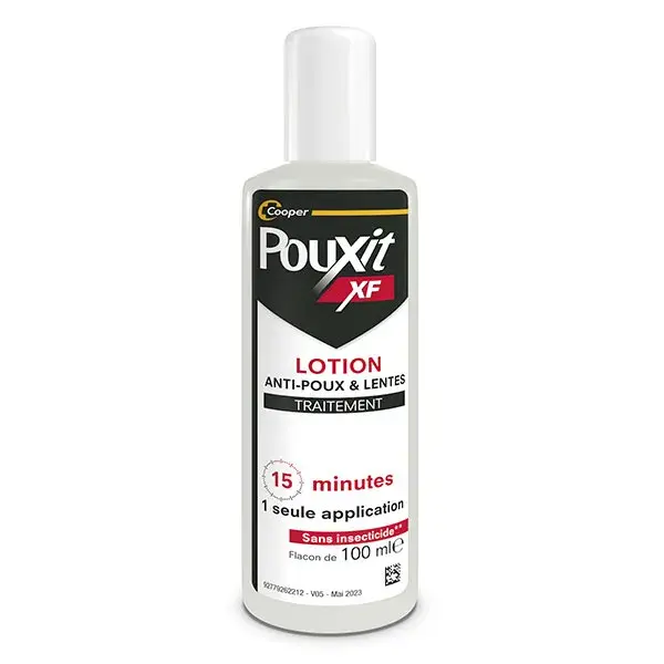 Loção antipiolhos e lêndeas Pouxit Extra Forte. Age em apenas uma aplicação de 15 minutos. Embalagem com 2 unidades de 100 ml.