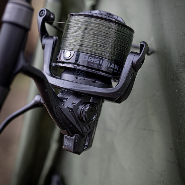 Moulinet Okuma Obsidian Carp Big Pit (Incl. Bobine de réserve)