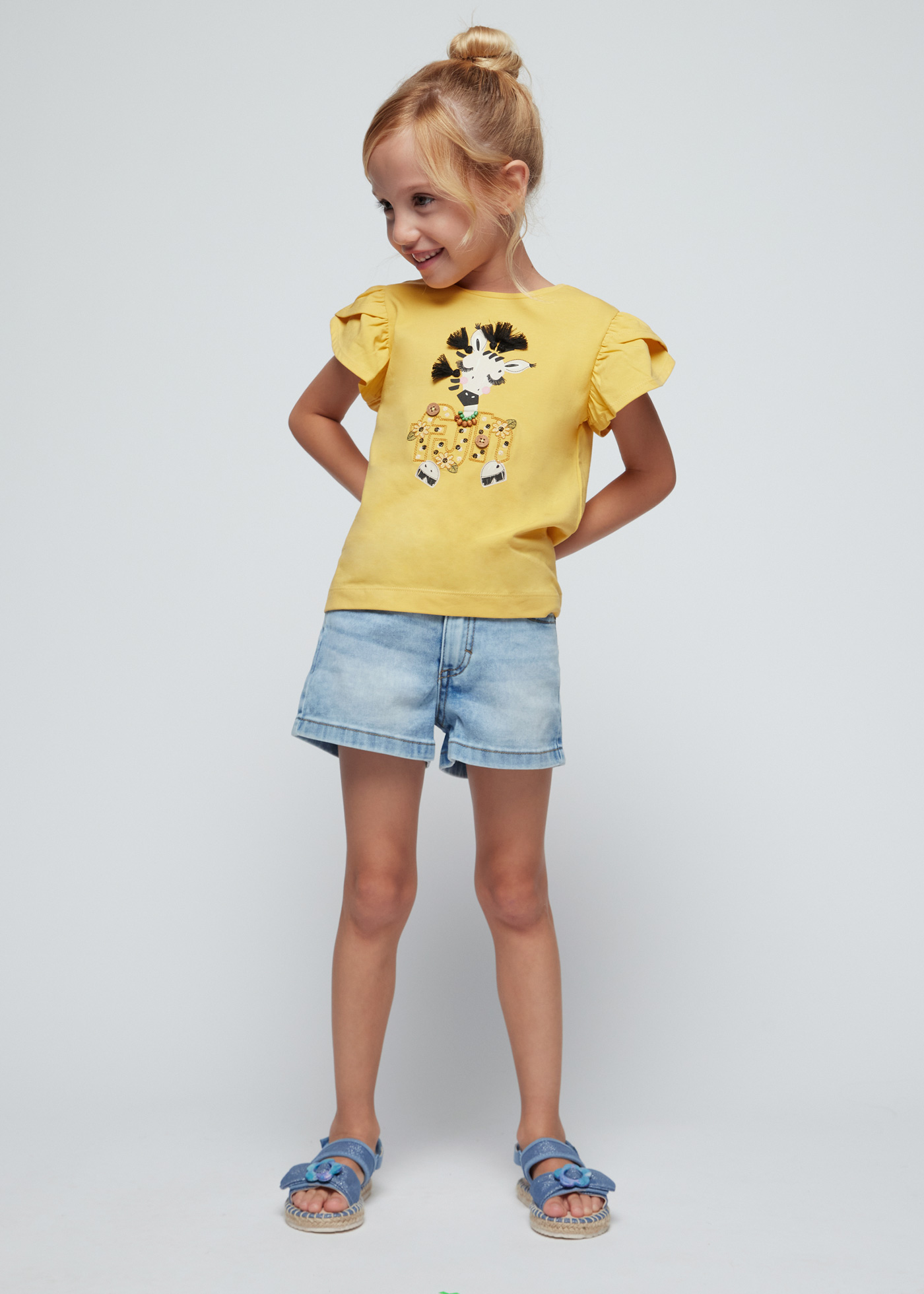 Camiseta feminina com estampa de maçã