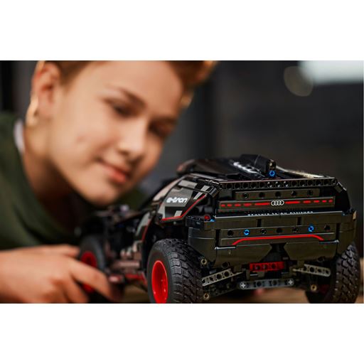 LEGO Technic Audi RS Q E-Tron - 42160
