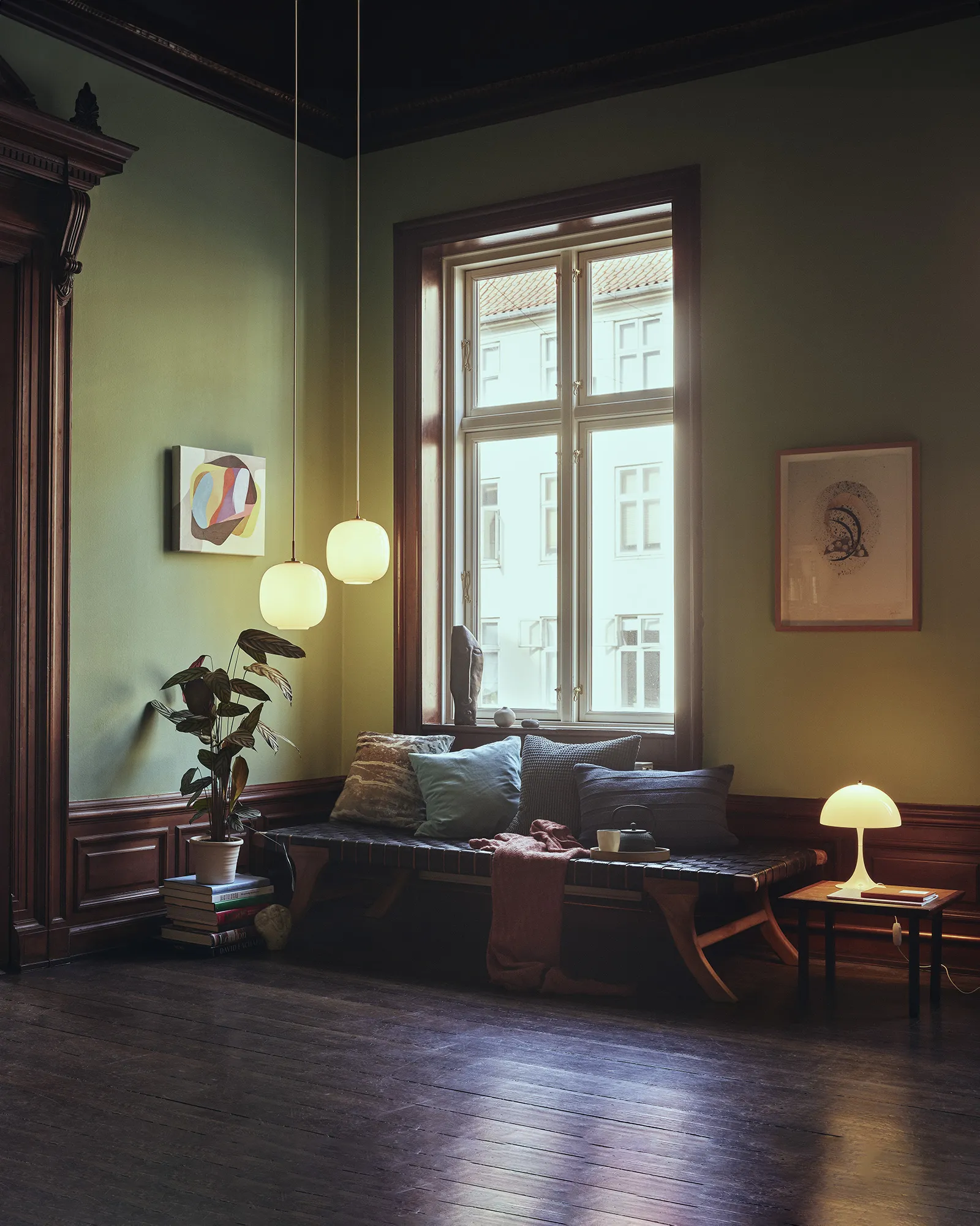 Louis Poulsen Panthella 250 Table Lamp Opal - Universal Plug