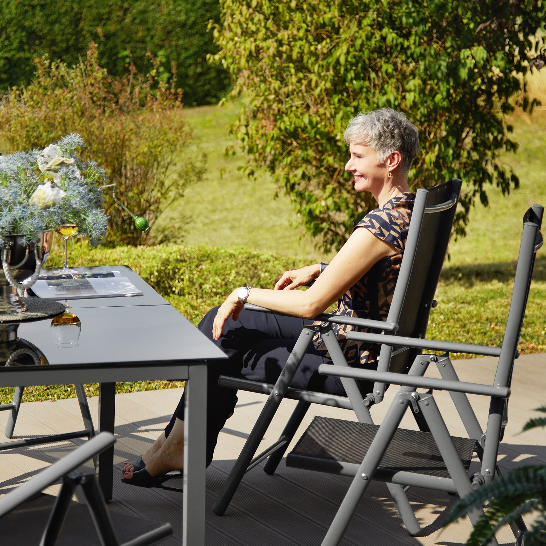 tectake® Sitzgruppe, mit Aluminiumgestell, für 6 Personen, UV-beständig, Tisch mit Sicherheitsglasplatten und Ausgleichsschrauben