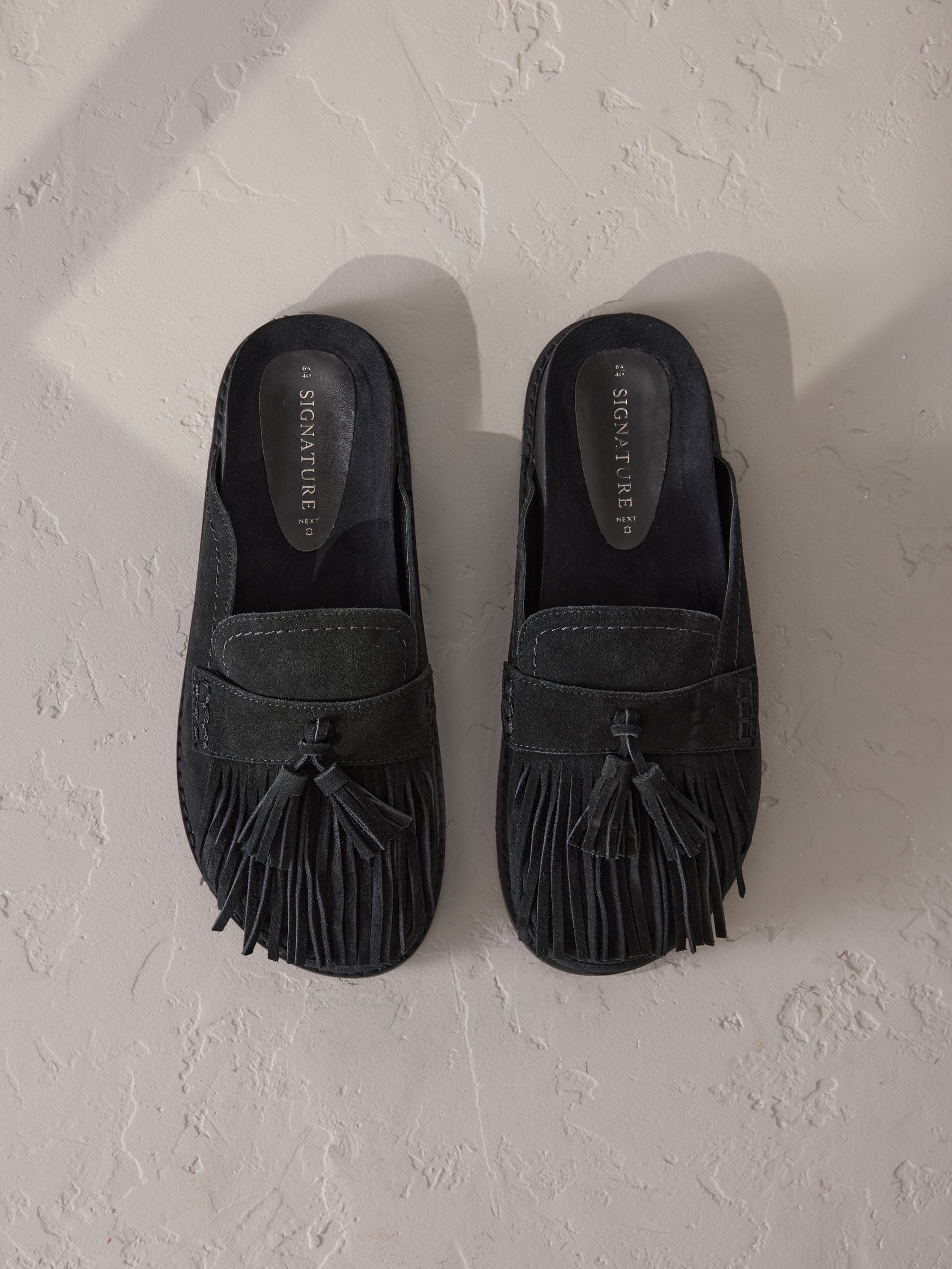 Zwart - Signature Premium Leather Suede Fringe Footbed Mules