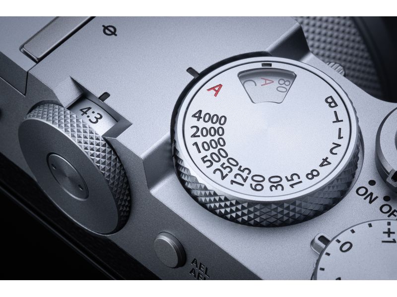 Fujifilm Fotokamera GFX 100RF Silber GFX-Kamera mit fest verbautem Objektiv und bringt die Mittelformat-Bildqualität in ein ultrakompaktes Design