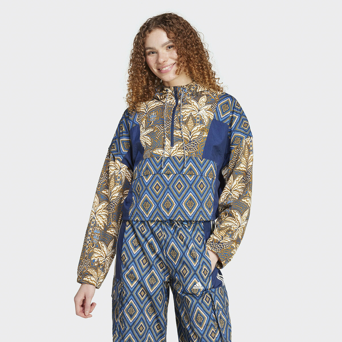 ROUPAS ESPORTIVAS ADIDAS<br>Jaqueta com zíper de 1/4 e capuz ADIDAS x FARM PREMIUM