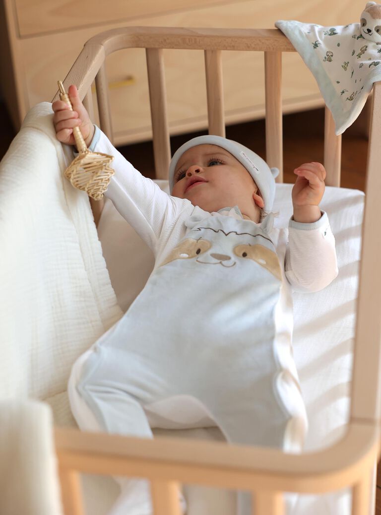 Ensemble pyjama avec bonnet en velours écru et bleu ciel