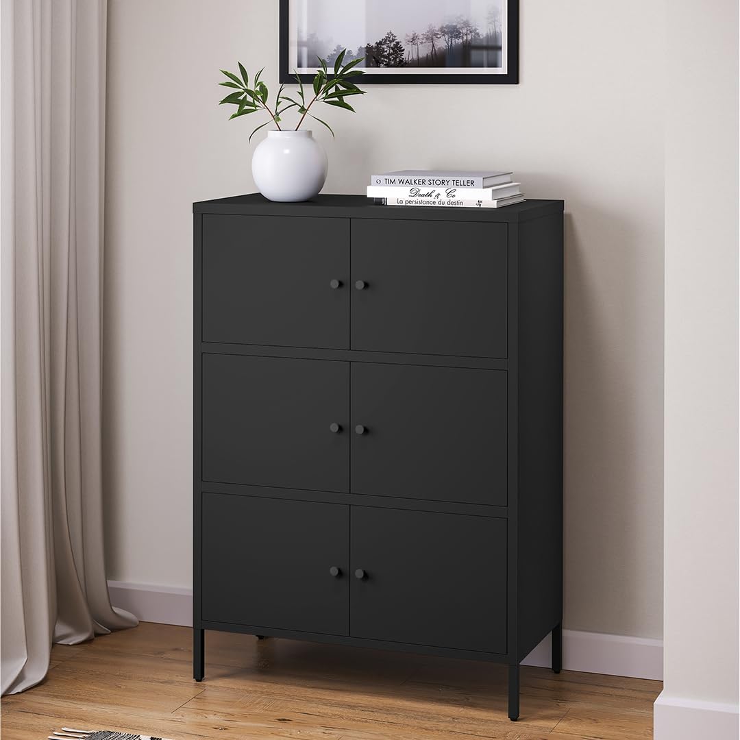 skølm Atriona Metall Kommode – Sideboard mit 3 Fächern & 6 Türen – Metallschrank in Schwarz – Mehrzweckschrank – Highboard 80 cm breit – höhenverstellbare Füße – Aufbewahrungsschrank – Flurschrank