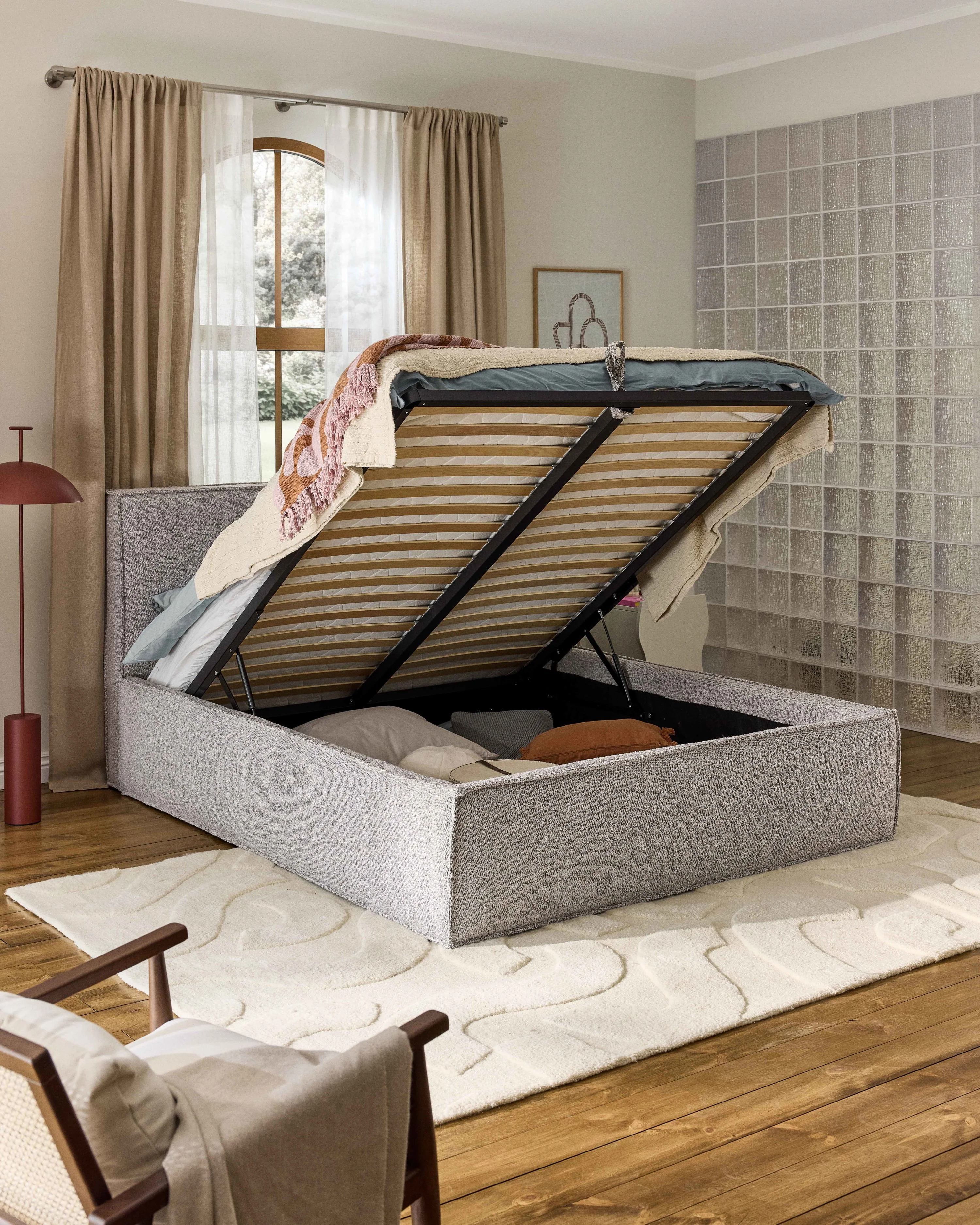 Bouclé gestoffeerd bed Dream met opbergruimte