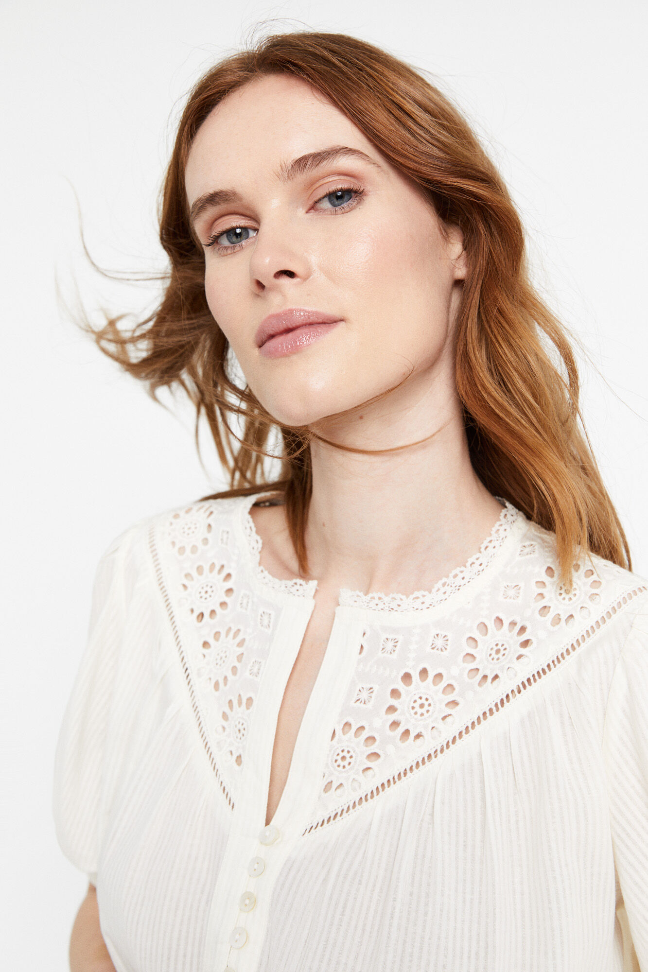 Blusa con schiffly - Blanco