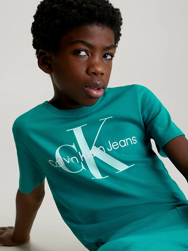 Camiseta infantil com logotipo