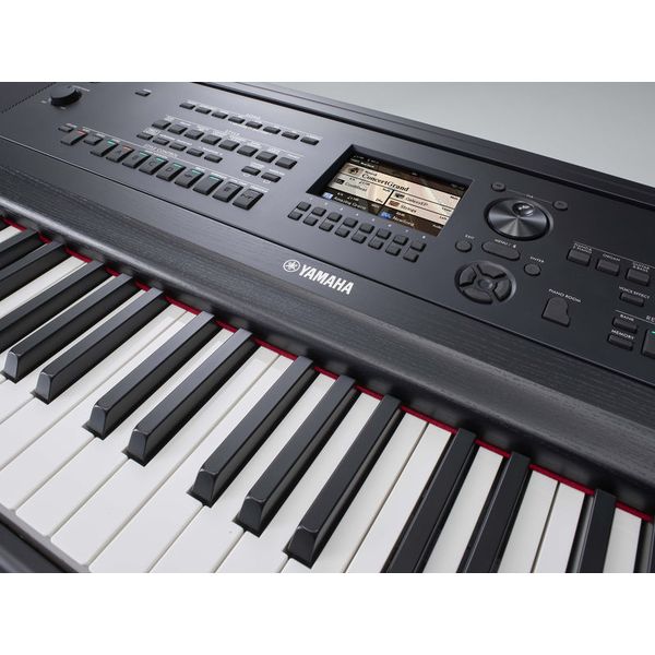 Yamaha DGX-670 B Bundle