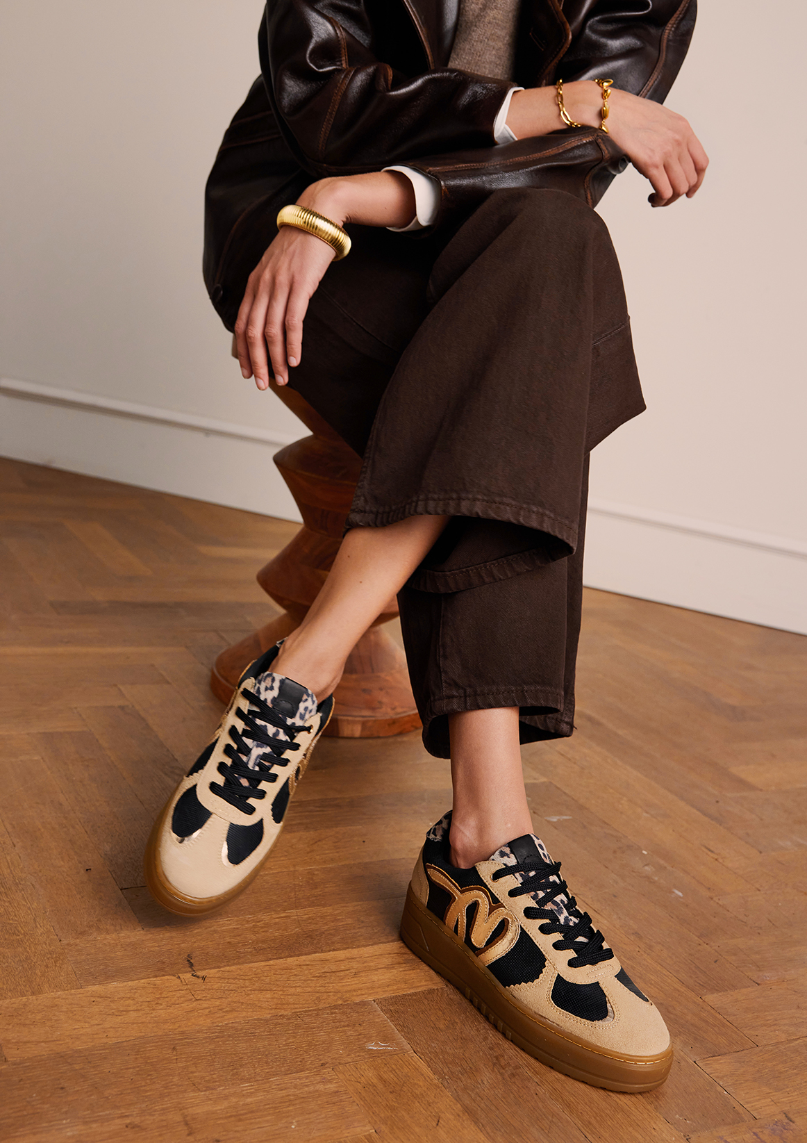 Taupe leren sneakers met details