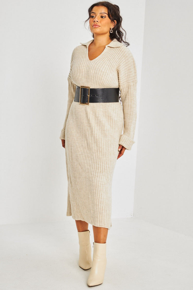 Robe longue beige en maille à col à rabats