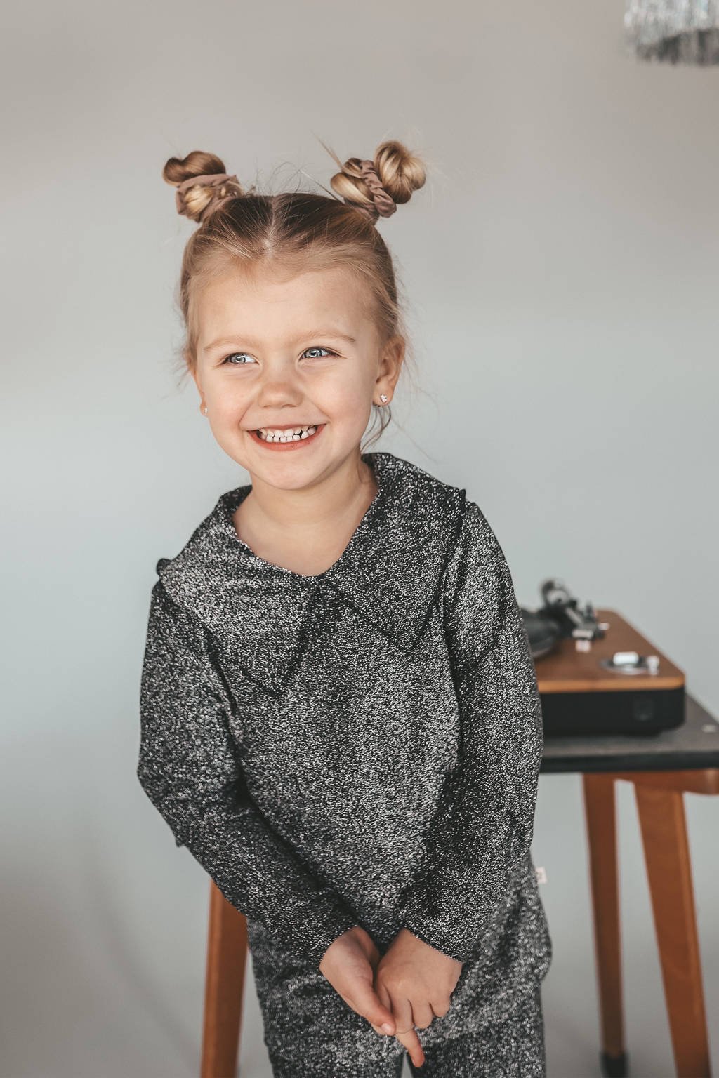 Your Wishes longsleeve met glitters donker zilver