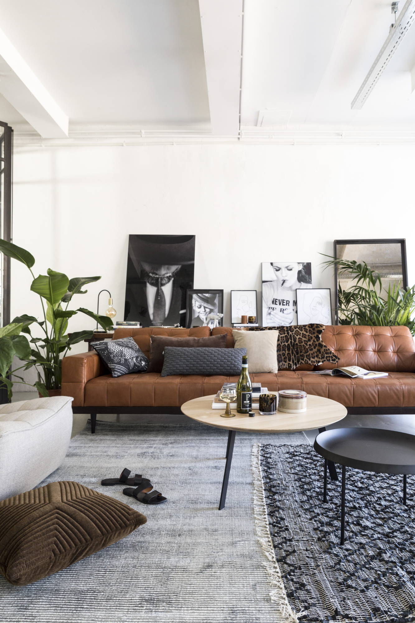 Salontafel New Co Ø90 zwart onderstel, light 3041 eiken