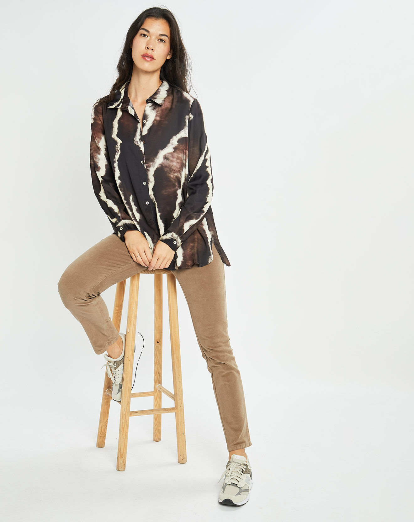 Lauren Vidal Chemise satinée Plume imprimée café
