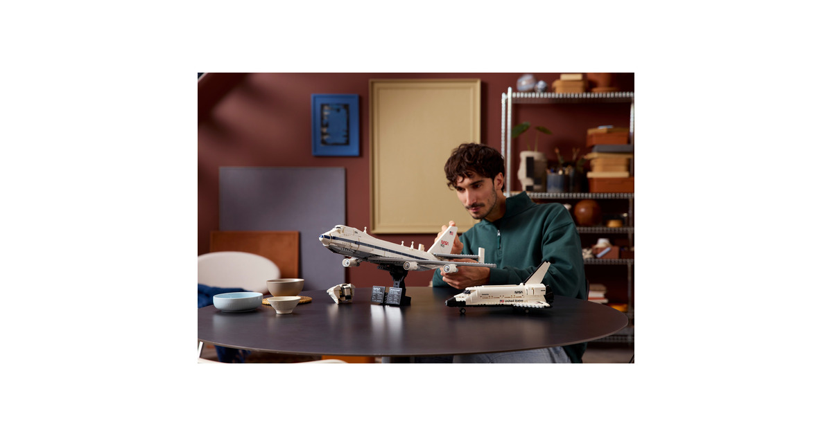 LEGOIcons - Shuttle Carrier Aircraft Constructiespeelgoed  (10360)