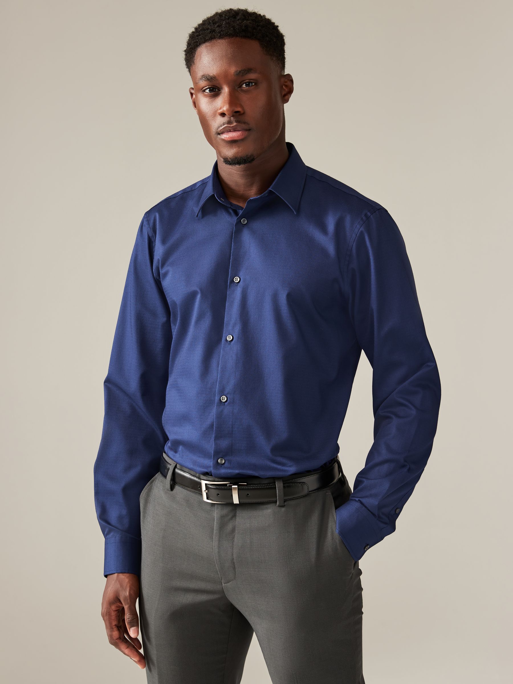 Saffierblauw - Normale Pasvorm - Onderhoudsvriendelijk, getextureerd, slim fit overhemd met enkele manchet