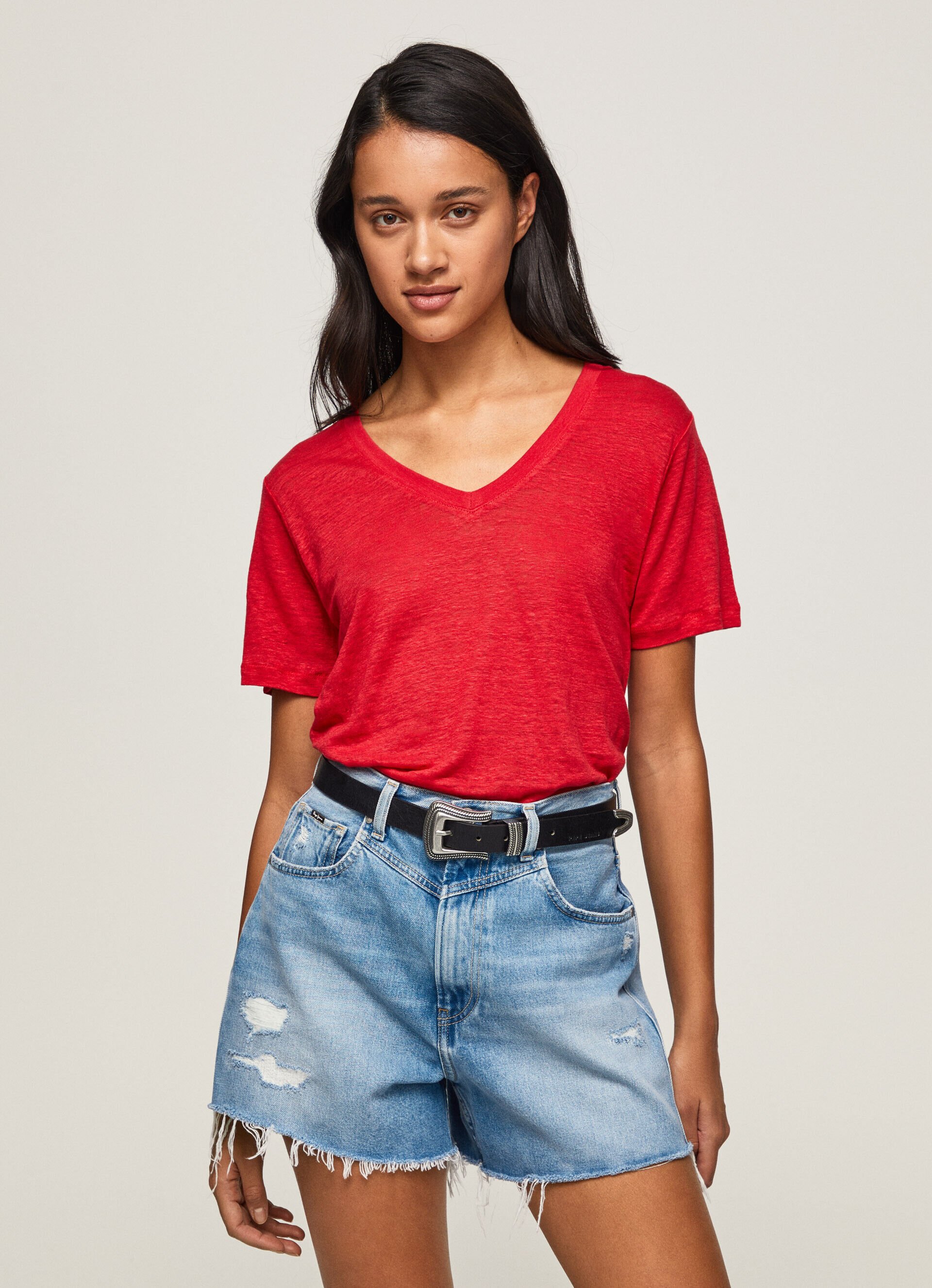 CAMISETA DE LINHO COM DECOTE EM V - vermelho estúdio