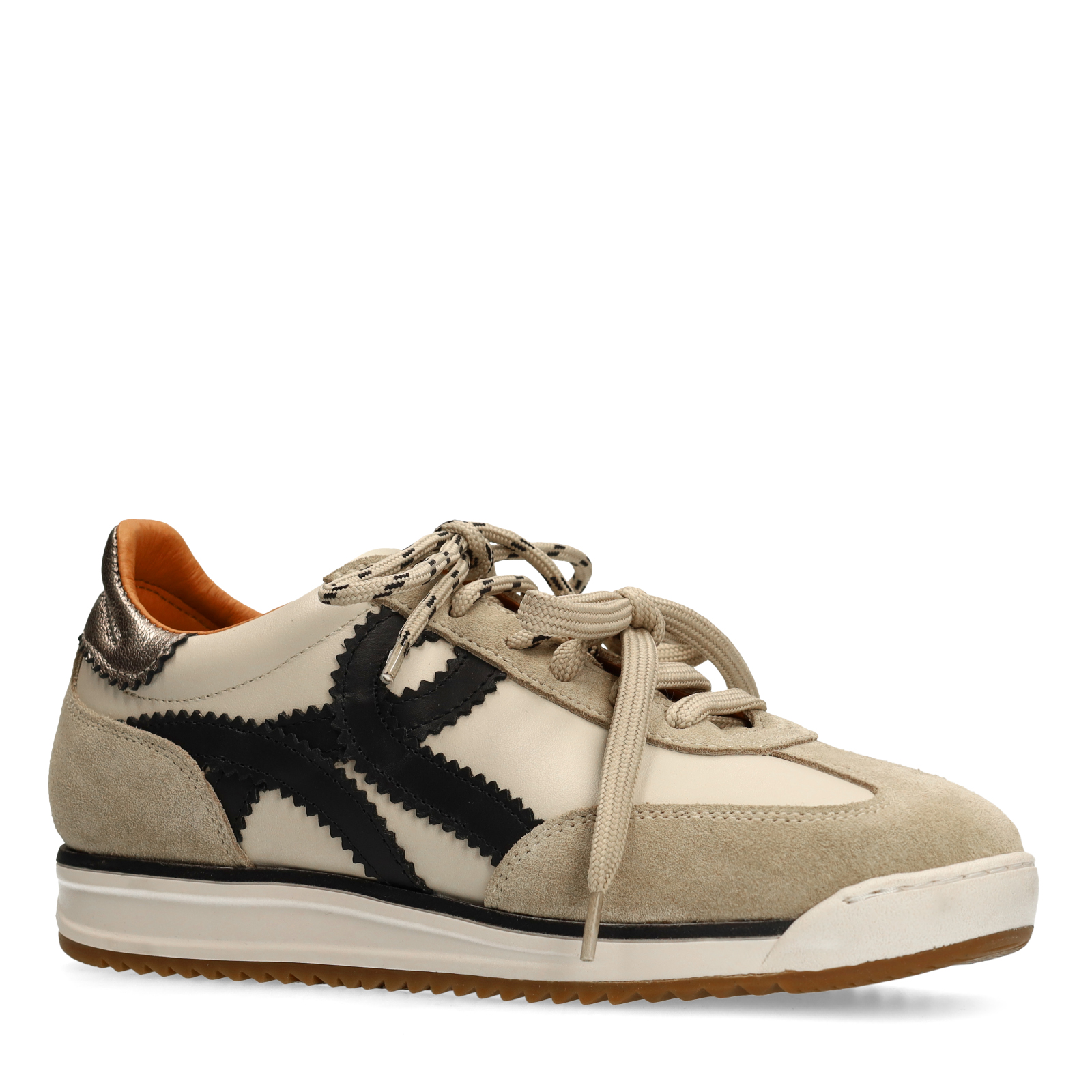 Beige suède sneakers met leren details