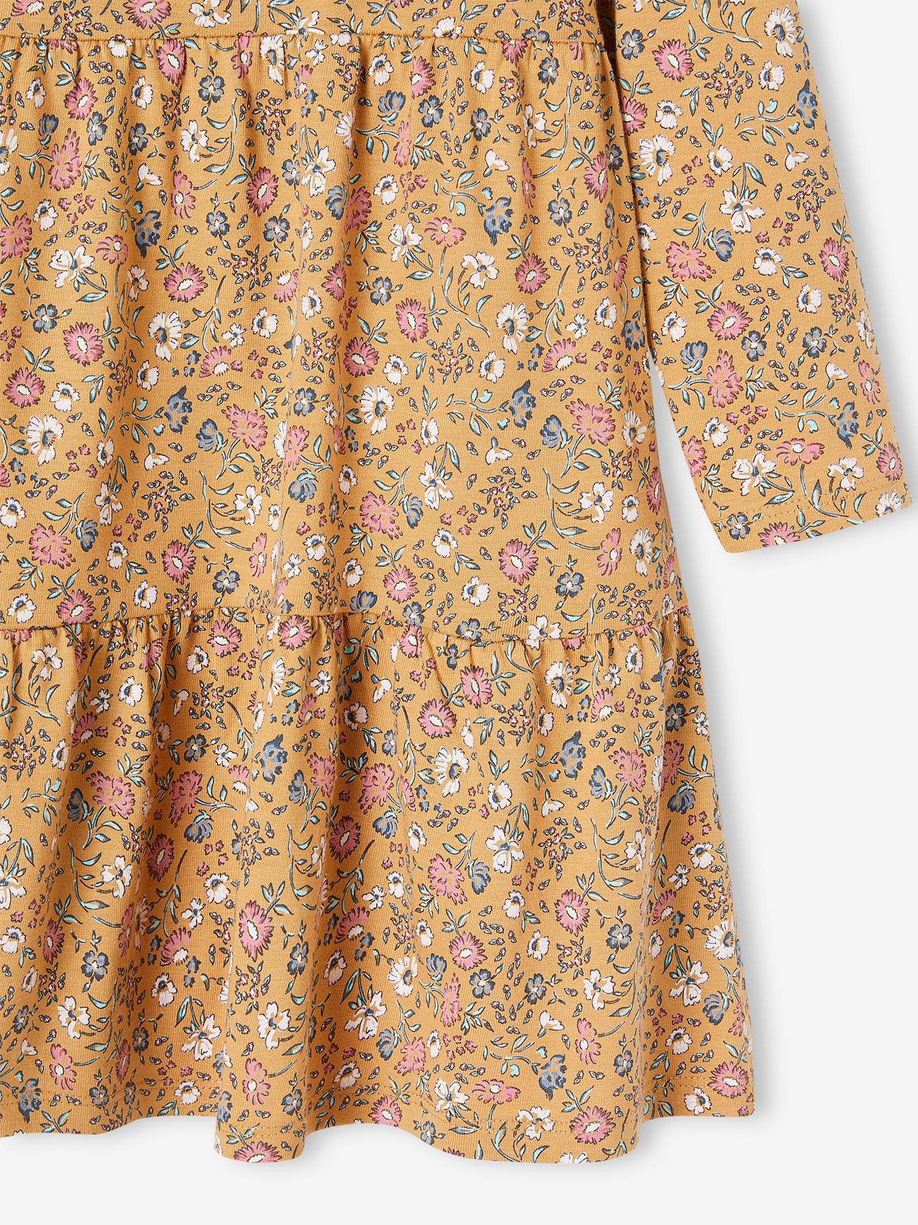 Look da menina: vestido e casaquinho de casaquinho com babados em tons pastel