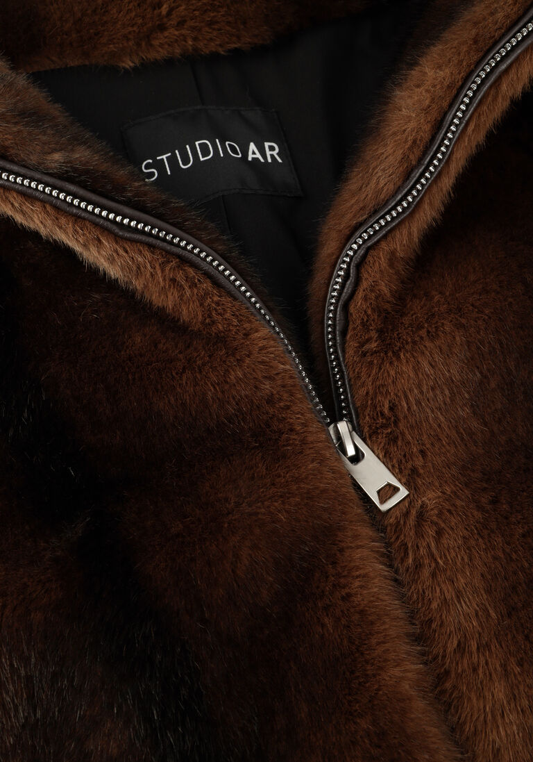bruine studio ar faux fur jas celeste