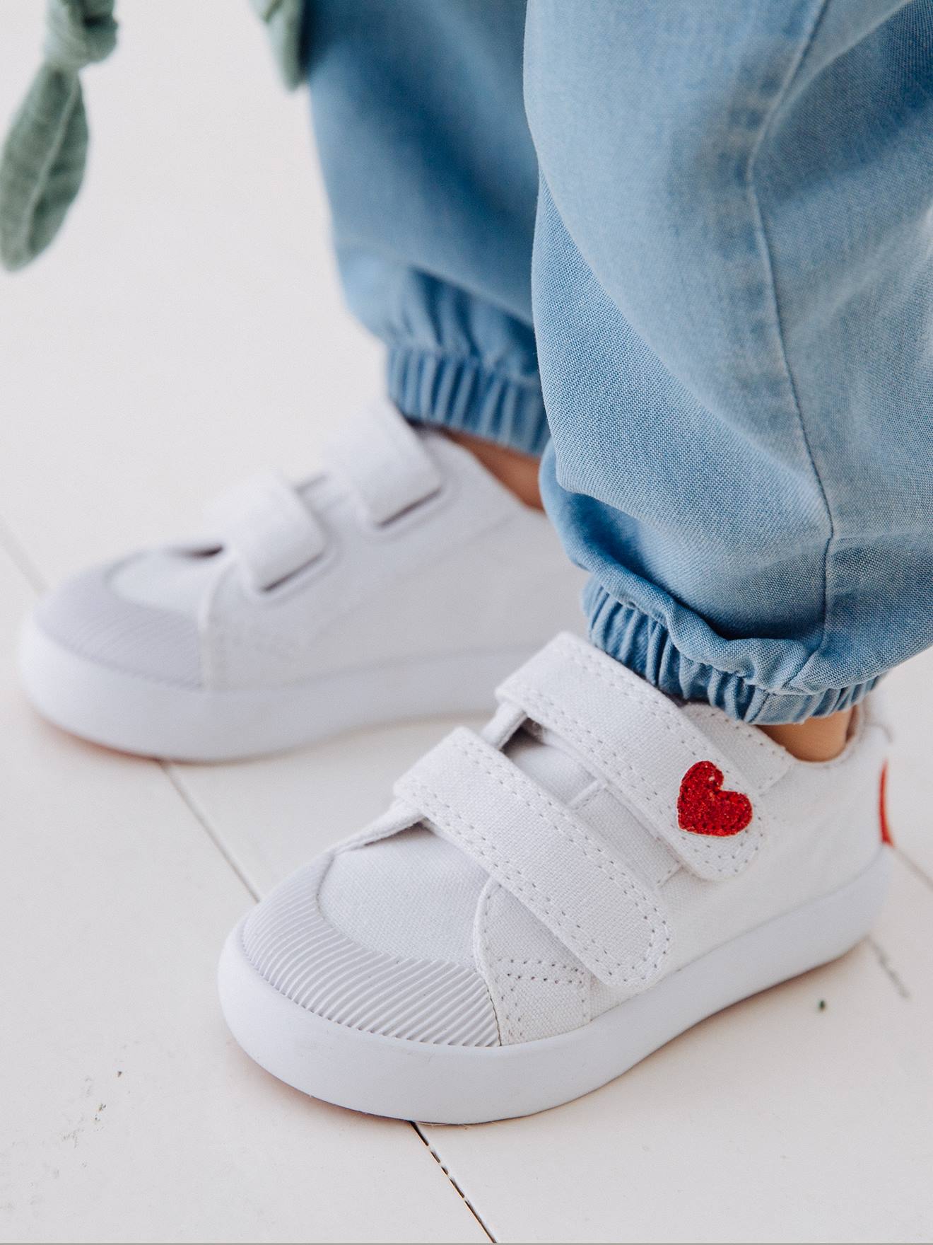 Tênis de lona com tiras autoadesivas para bebês meninas, multicoloridos