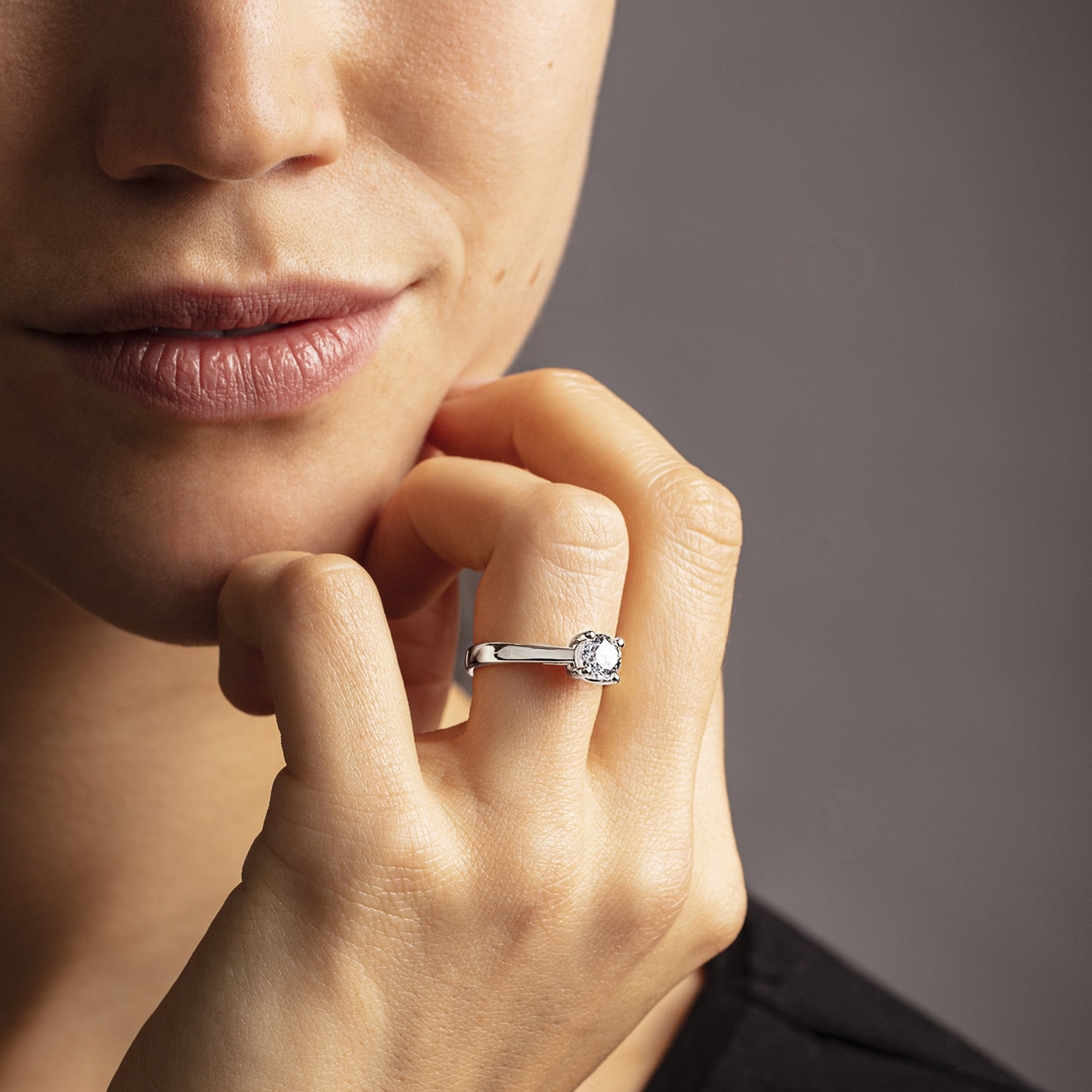 1.00 Karat GIA-Diamant Verlobungsring 750/18 K Weissgold in 4-Griff