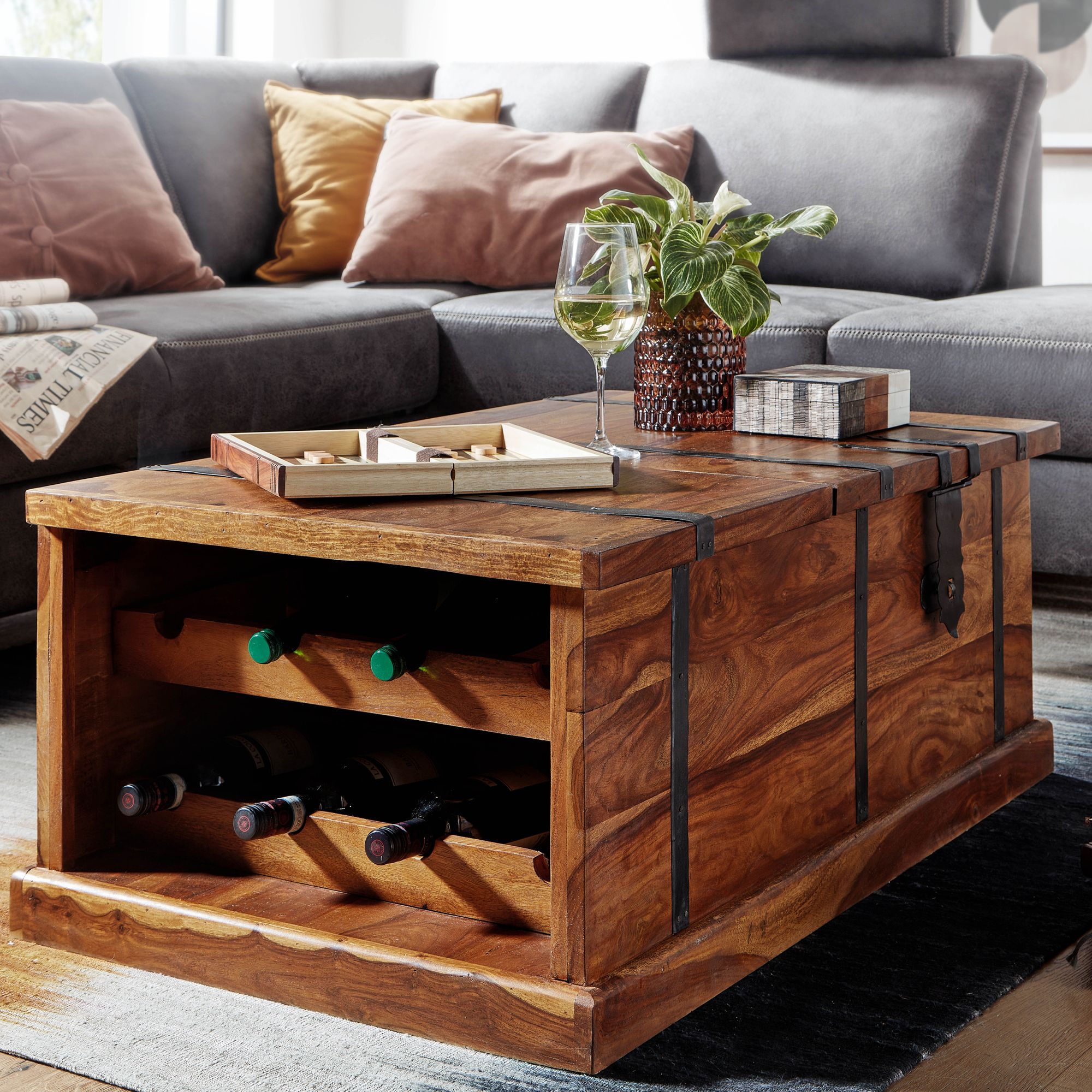 KADIMA DESIGN Handgefertigter Sheesham Massivholz Couchtisch mit Weinregal, 100x60x40 cm