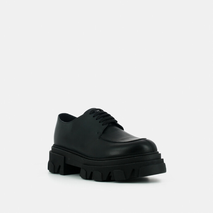 Derbies à semelles crantées  en cuir noir