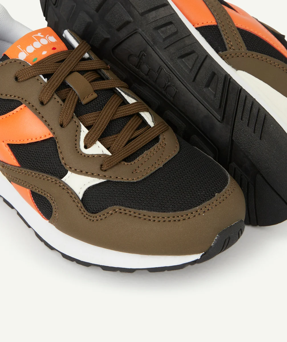 DIADORABASKET GARÇON KAKI ET ORANGE AVEC LACET