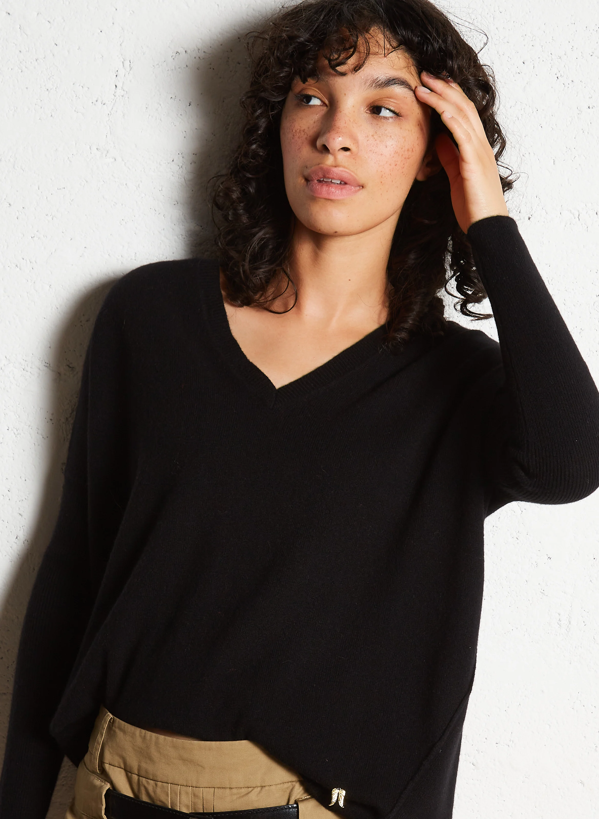 AMYEVERYDAY - Pull col V en cachemire | Noir