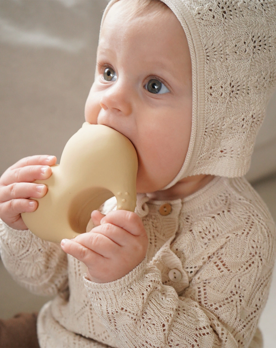 Beißring TEETHER (10x10) in creamy white