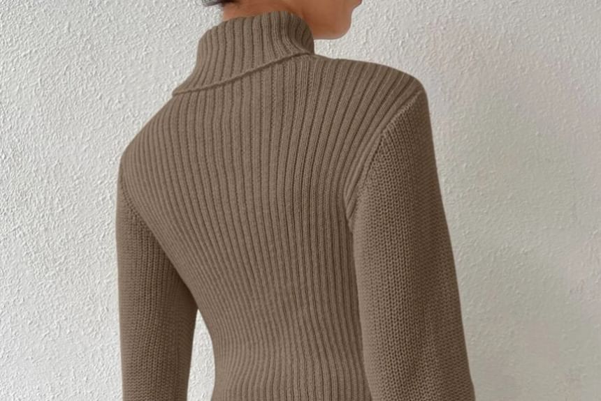 Bolgivy - Turtleneck trui met effen uitsnijding