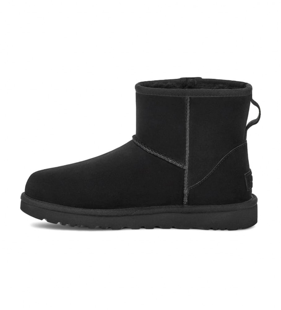Botas UGG pretas clássicas mini Bailey de couro.