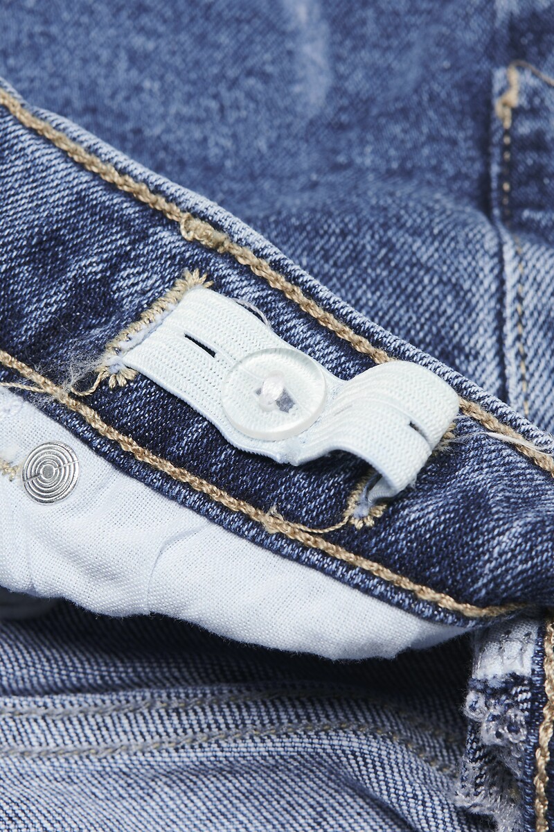 SOMENTE PARA CRIANÇAS<br>Calça jeans reta