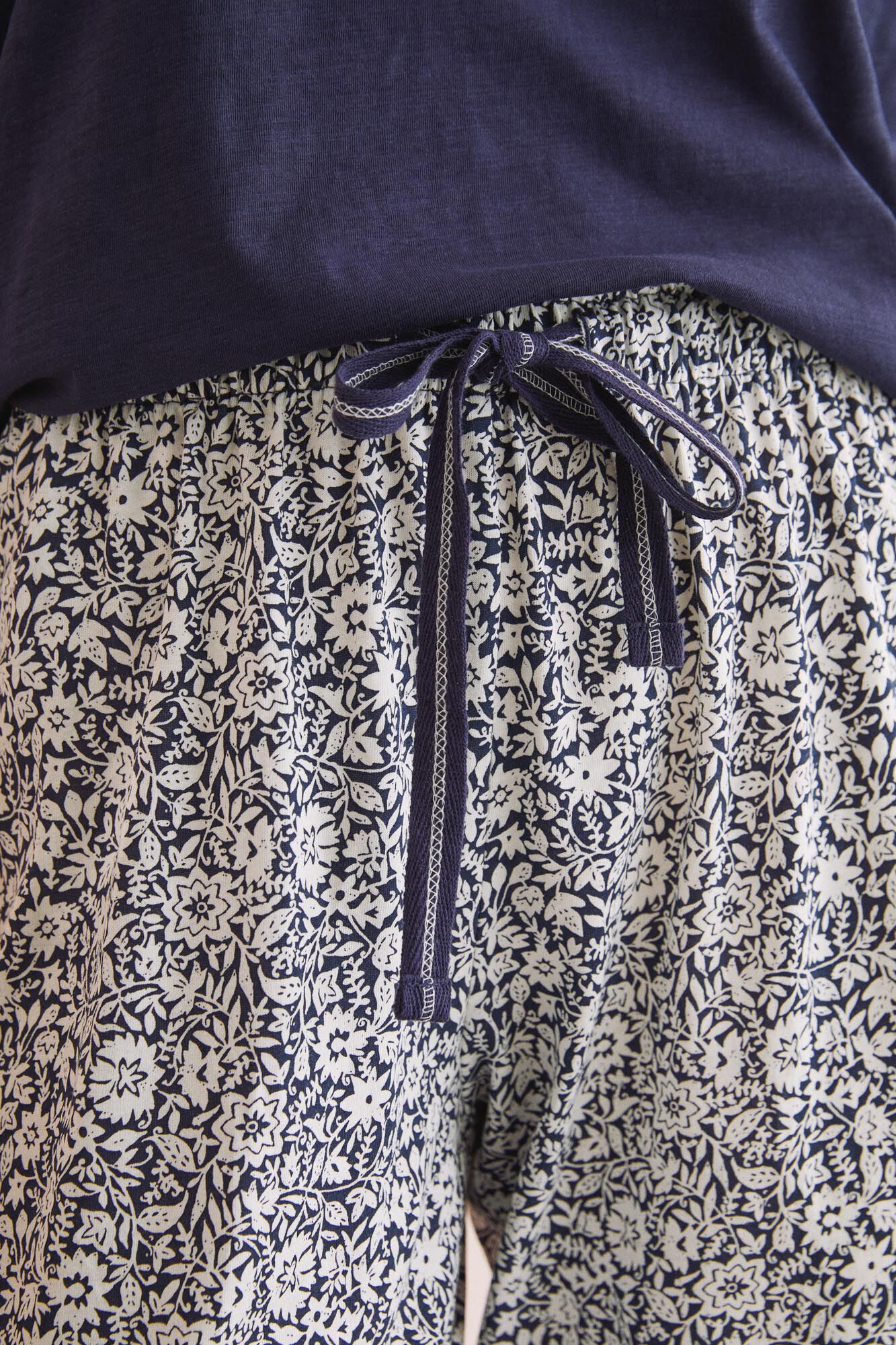 Calça comprida com estampa floral, 100% algodão.