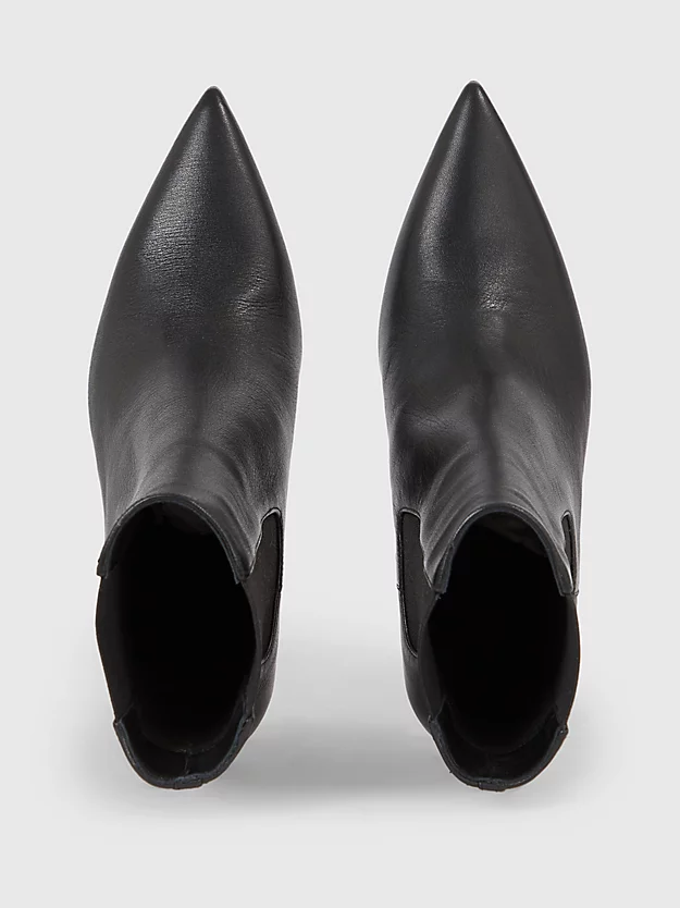 Botas de tornozelo em couro com salto agulha