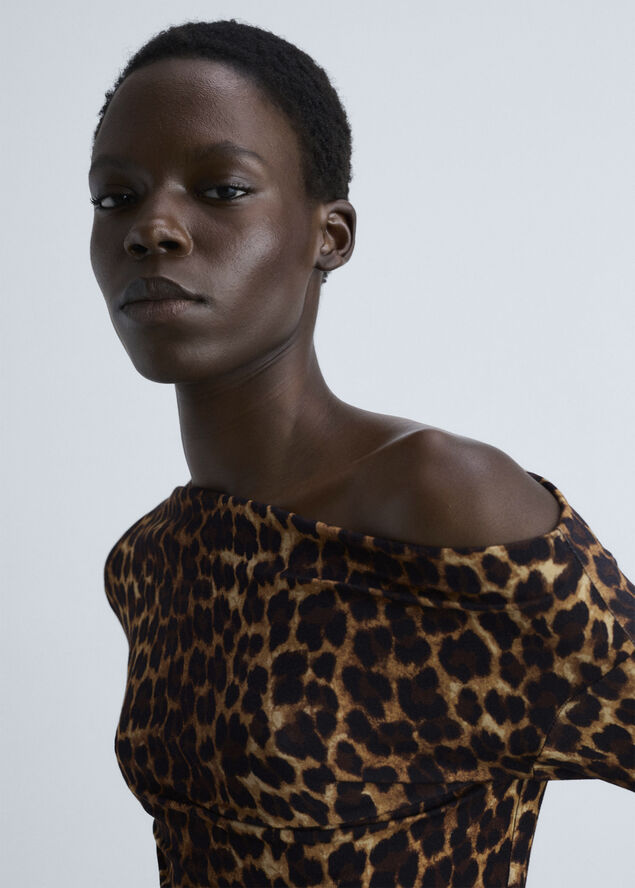 MANGO Asymmetrical neck leopard t-shirt Brown