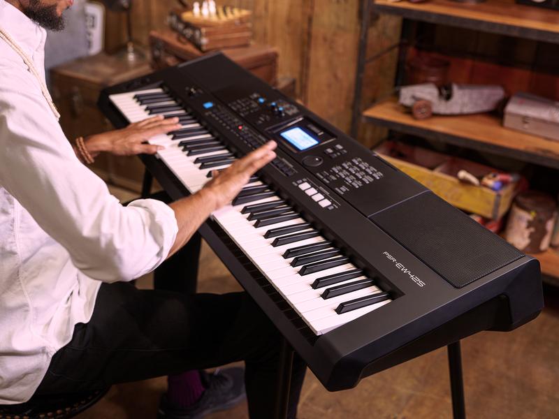 Yamaha Keyboard PSR-EW425 Portables Keyboard mit Anschlagdynamik