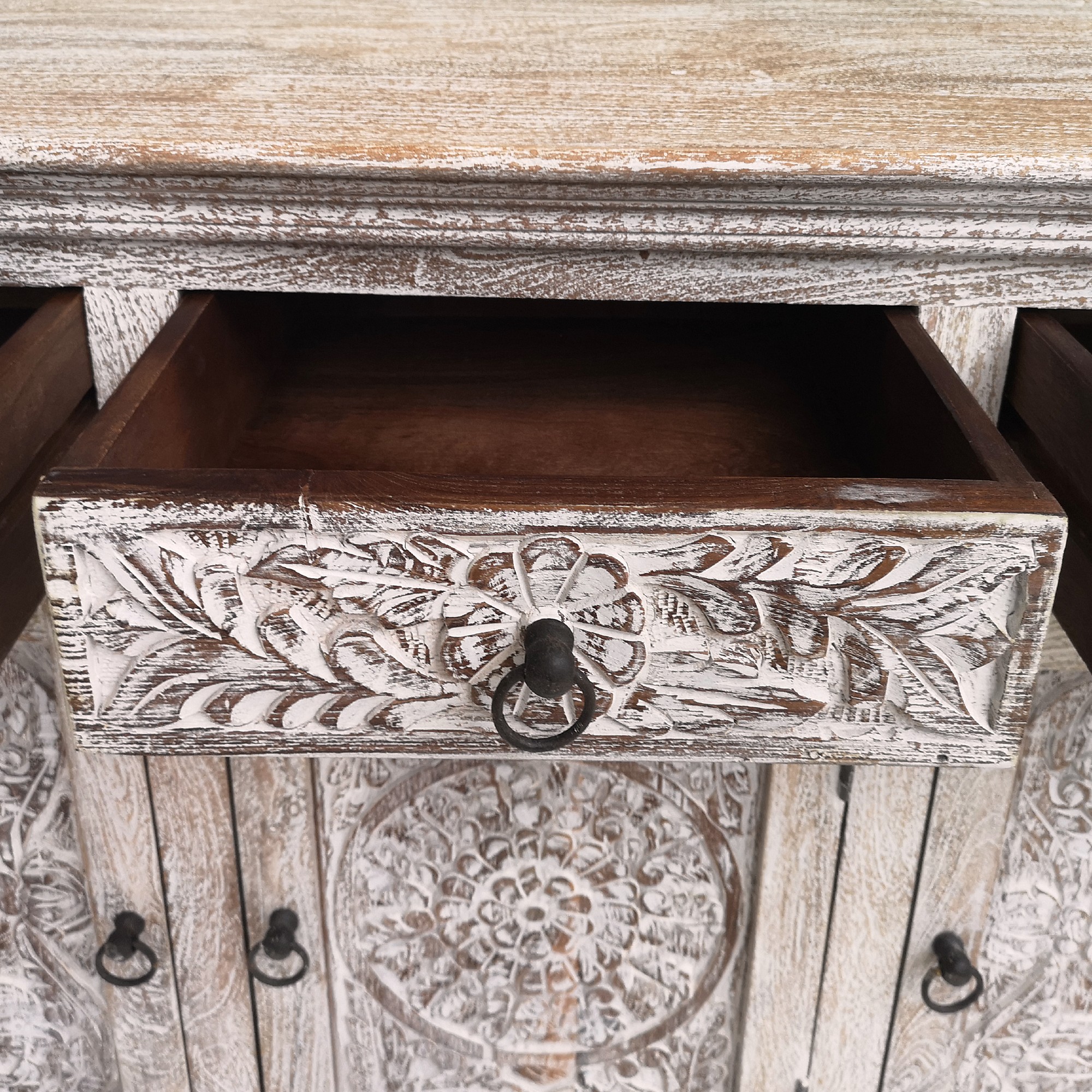 Sideboard 'Germois', weiß gekälkt, B 150 cm, H 90 cm, T 45 cm von fischer's lagerhaus