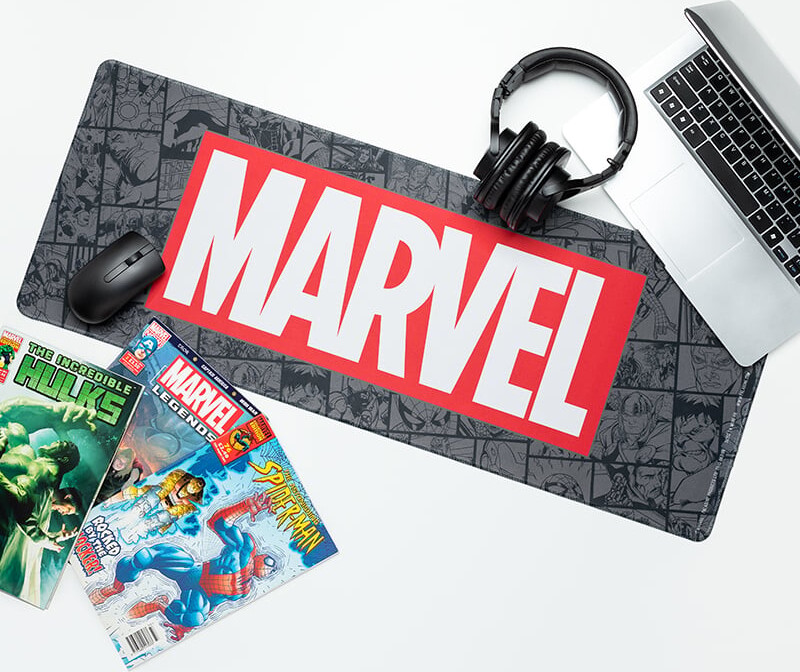 Marvel Desk Mat - Skrivebordsmåtte - Grå Rød - 30 X 80 CM