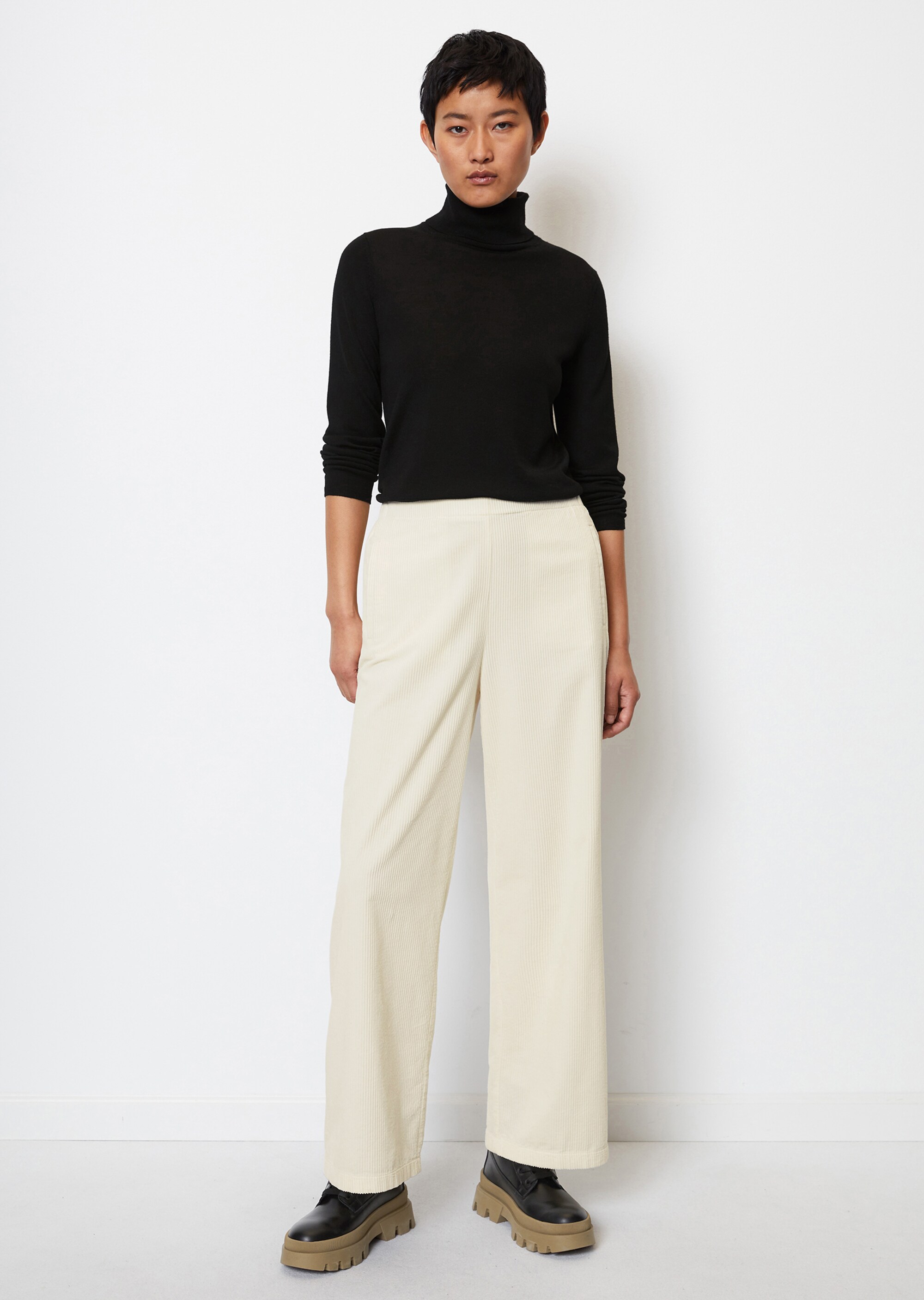 Feinstrick-Rollkragenpullover regularaus reiner Merinowolle