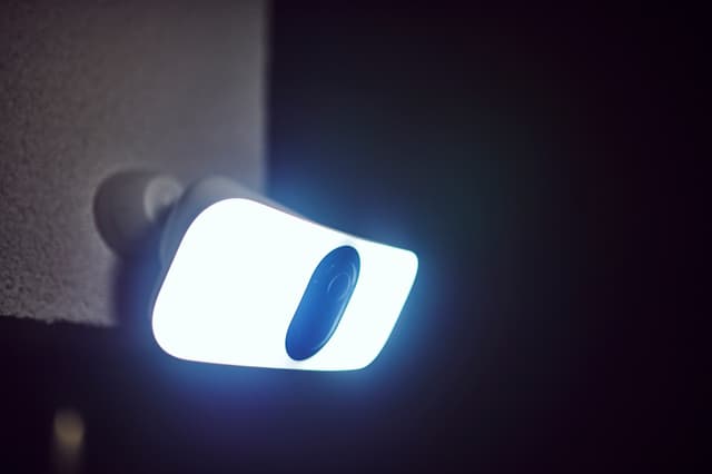 Arlo Pro 3 Floodlight trådløst 2K QHD kamera (hvid)