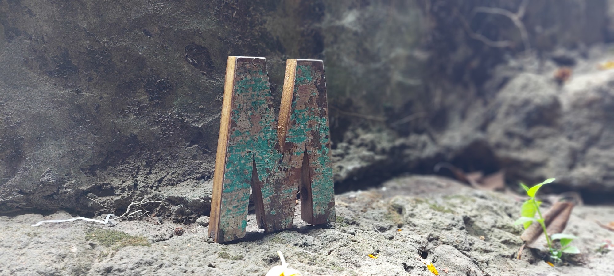Holzbuchstabe 'M', mehrfarbig, T 2,5 cm, B 13 cm, H 19 cm von fischer's lagerhaus